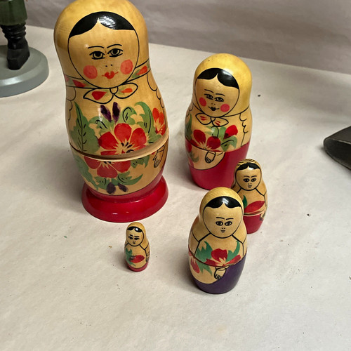 Russian matryoshka nesting - russian,