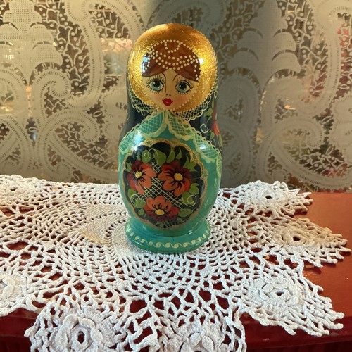 Russian matryoshka nesting - russian,
