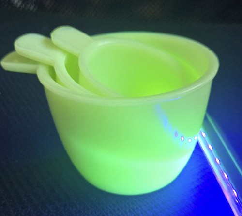 Jadite green uranium glass - green,